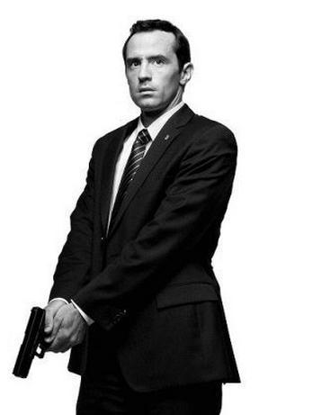 艾德华·密查姆(内森·达罗 饰)