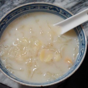 银耳百合莲子的功效 300