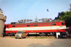 保存在郑州世纪欢乐园的韶山1型156号机车