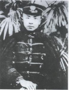 秦炳半身照