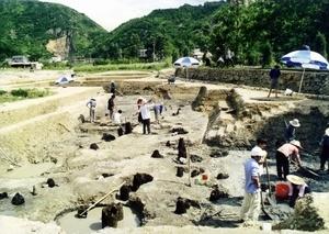 三合潭遗址(图2)