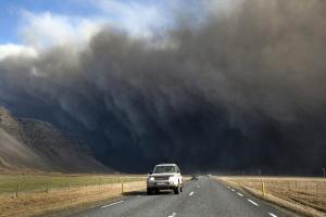 艾雅法拉火山释放的火山灰