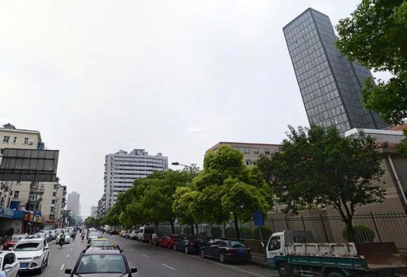 长白街位于江苏省南京市白下区五老村,是由南京城镇建设开发有限公司