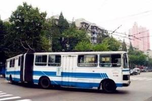 老式青岛公交5路电车