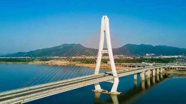 新井冈山大桥图片