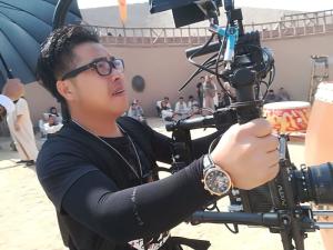 孔厉大导演工作照