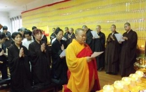 莲华法师主持法会