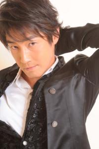 津田 英佑