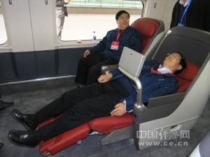 和谐号CRH380AL商务车“太空座椅”