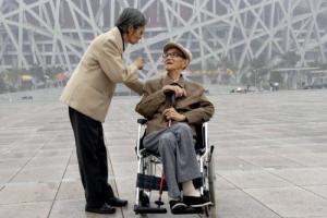 侯波、徐肖冰在北京鸟巢合影（2008年）