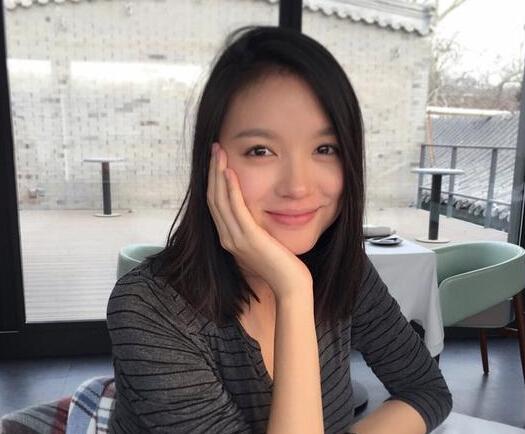 张梓琳的爷爷年轻时就参军入伍,从战士一直干到师职干部,而后离休,她