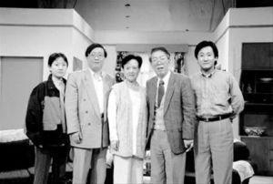 范荣康与家人