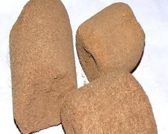 金汁,一民间中药名,将收集来的粪便,加上最好是上好的井水或地下泉,土