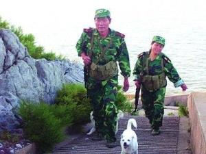王仕花、王继才夫妇巡岛