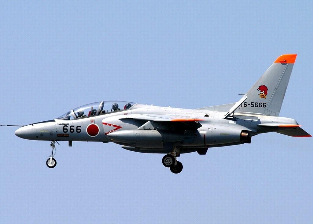 日本航空自衛隊t-4教練機