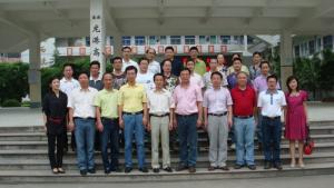 龙港高级中学校务成员合影