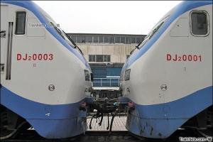 DJ2型0003号机车与0001号机车