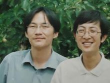 大学时代的张小花和好友杜立群