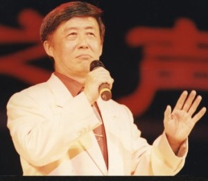 编辑早年经历年轻时的相片田连元1941年出生于长春市,祖籍河北省盐山