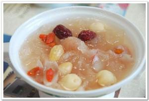 有关莲子银耳汤杂图
