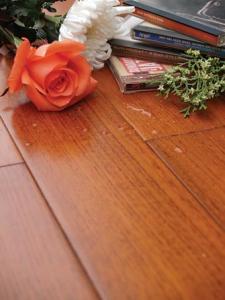 精品直纹柚木实木地热地板