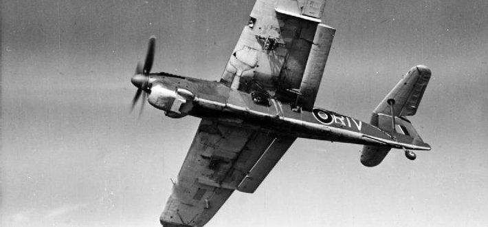 英国青花鱼舰载轰炸机图片