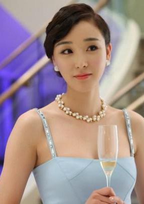 张曼迪(冯婧 饰)  配音