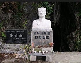 韦拔群