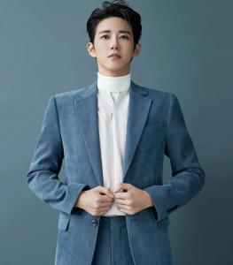 黄光熙(5)黄光熙,1988年8月25日出生于韩国[1],韩国男歌手,韩国男子