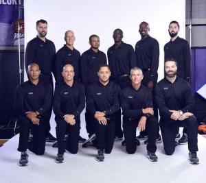 梅米特·奥库（上左一）在太阳队教练组