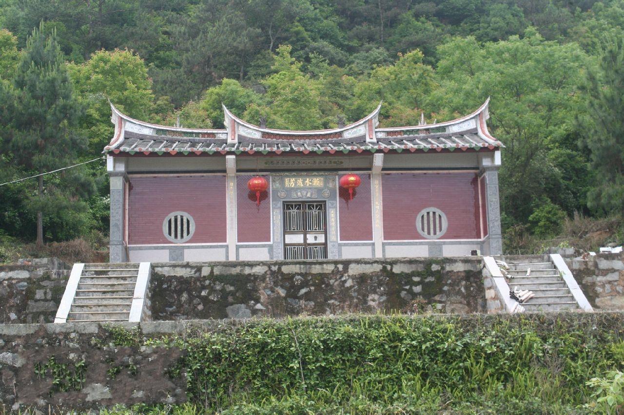 南安市名山之一的朝天山,又名金刚山,凌云山,海拔913.