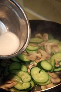 黄瓜炒肉片图册