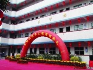宽敞明亮的罗焕昌教学楼