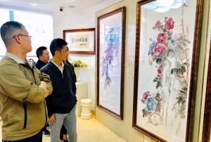 参观展览