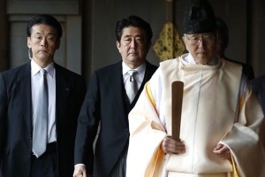 安倍晋三参拜靖国神社