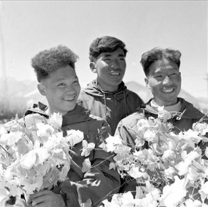 1960年，我国首次登上地球之巅的3名英雄。