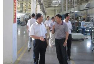 董事长陈森洁(左)