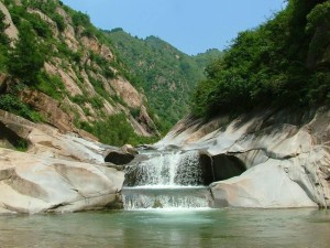 洛南县山间流水