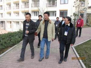 2011年3月3日兰辉（中）在西苑中学调研