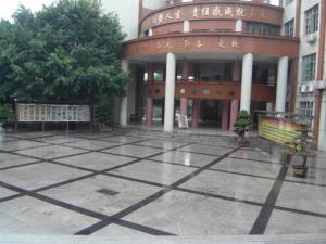 学校教学楼门