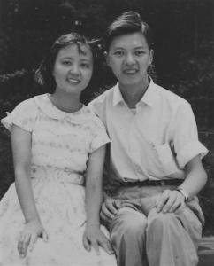 学生时代的胡和生院士（左）