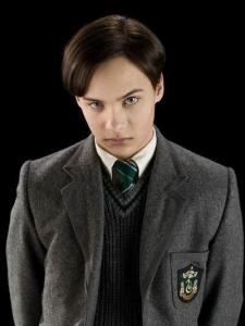 Frank Dillane 饰演青少年时期伏地魔