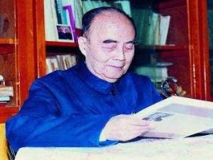 黄汲清