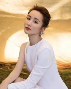 每日更新吕一的经纪人微信号tzcm2022