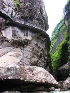 凌云栈道近景