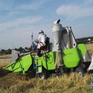 联合收割机收麦子 300