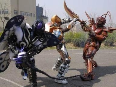 小飞的青梅竹马,后成为巴董的特助,喜欢安迷修,常与密斯林争风斗醋,还