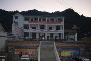 2015年3月建成的蚌峨村委会
