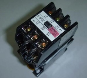 中间继电器