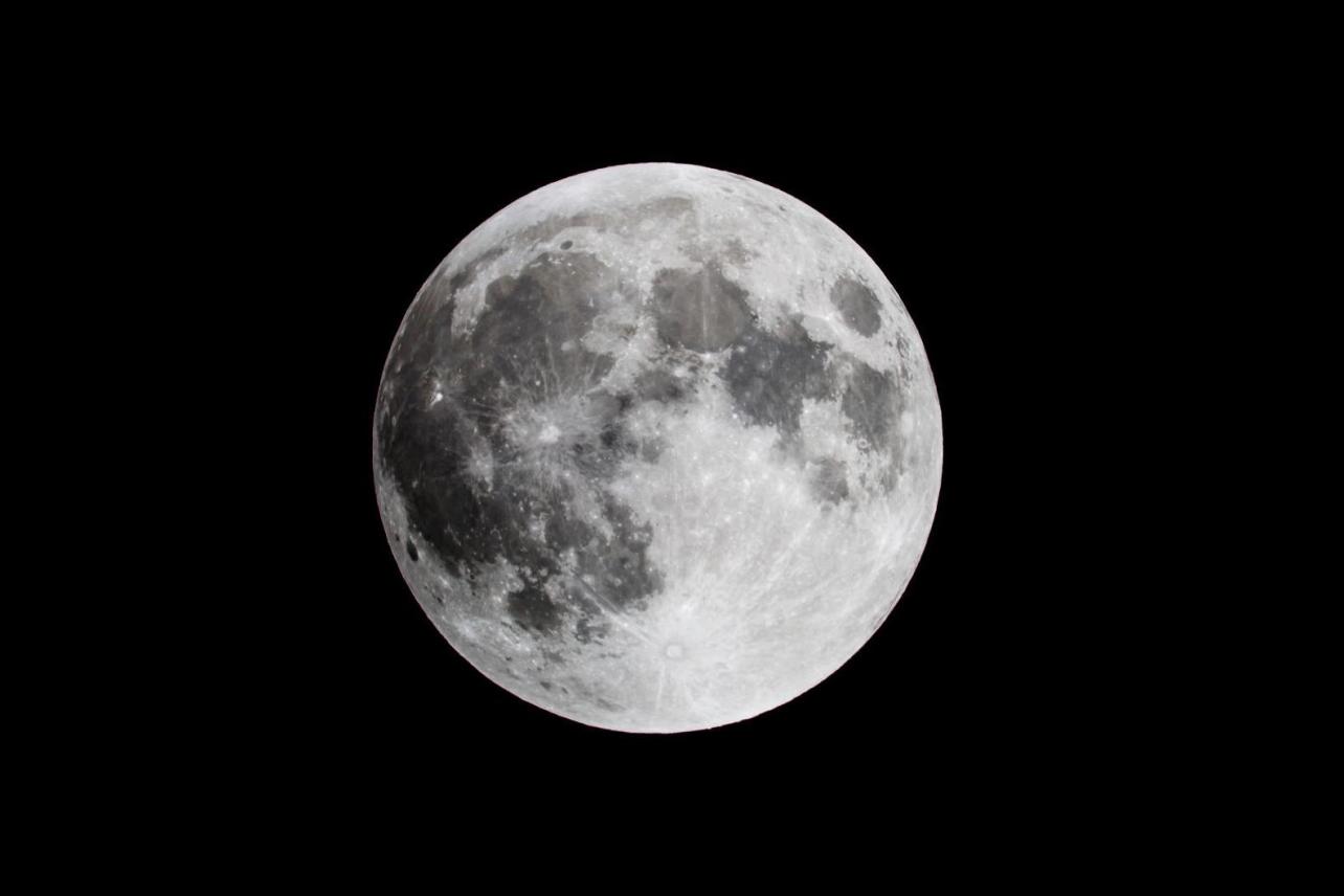超级月亮 新月或满月时期的月亮 搜狗百科
